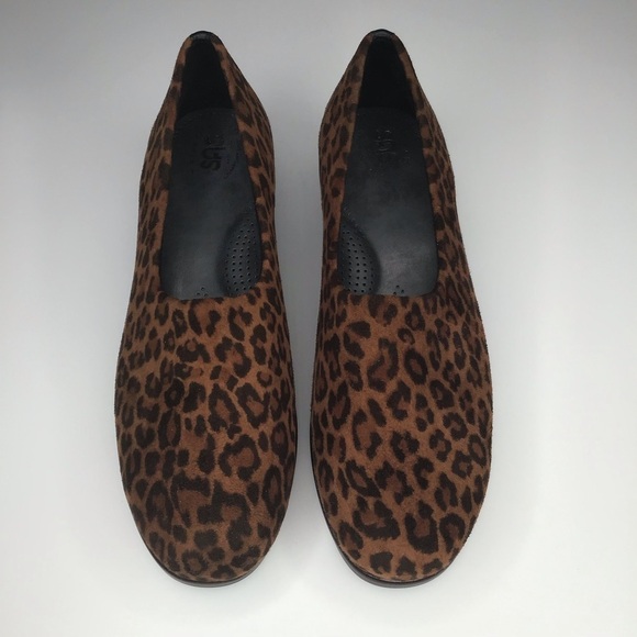 SAS Bliss Slip on Wedge in Tan Leopard Size 11. - Picture 2 of 9